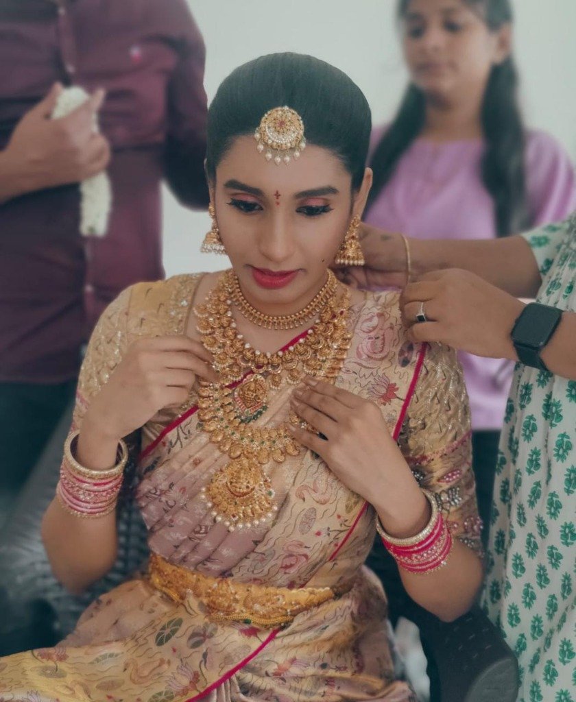 Bridal Preparation â€“ Gold Jewellery Draping