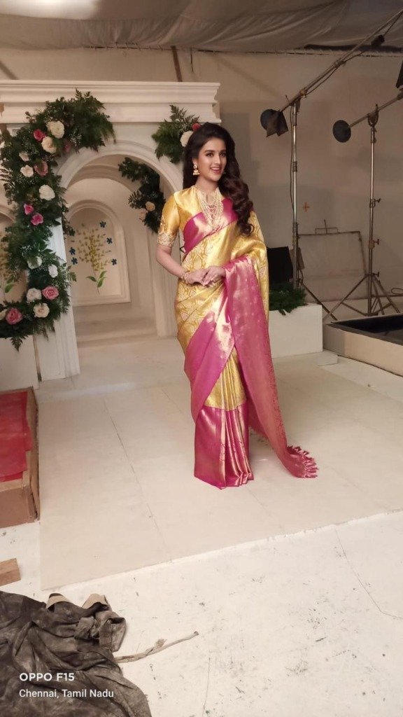 Celebrity On-Set Look â€“ Gold Kanjivaram Saree